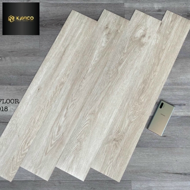 sàn nhựa sẵn keo KV18